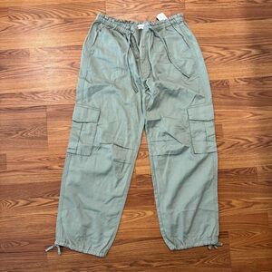 Abercrombie & Fitch Light Green Parachute Cargo Size Large